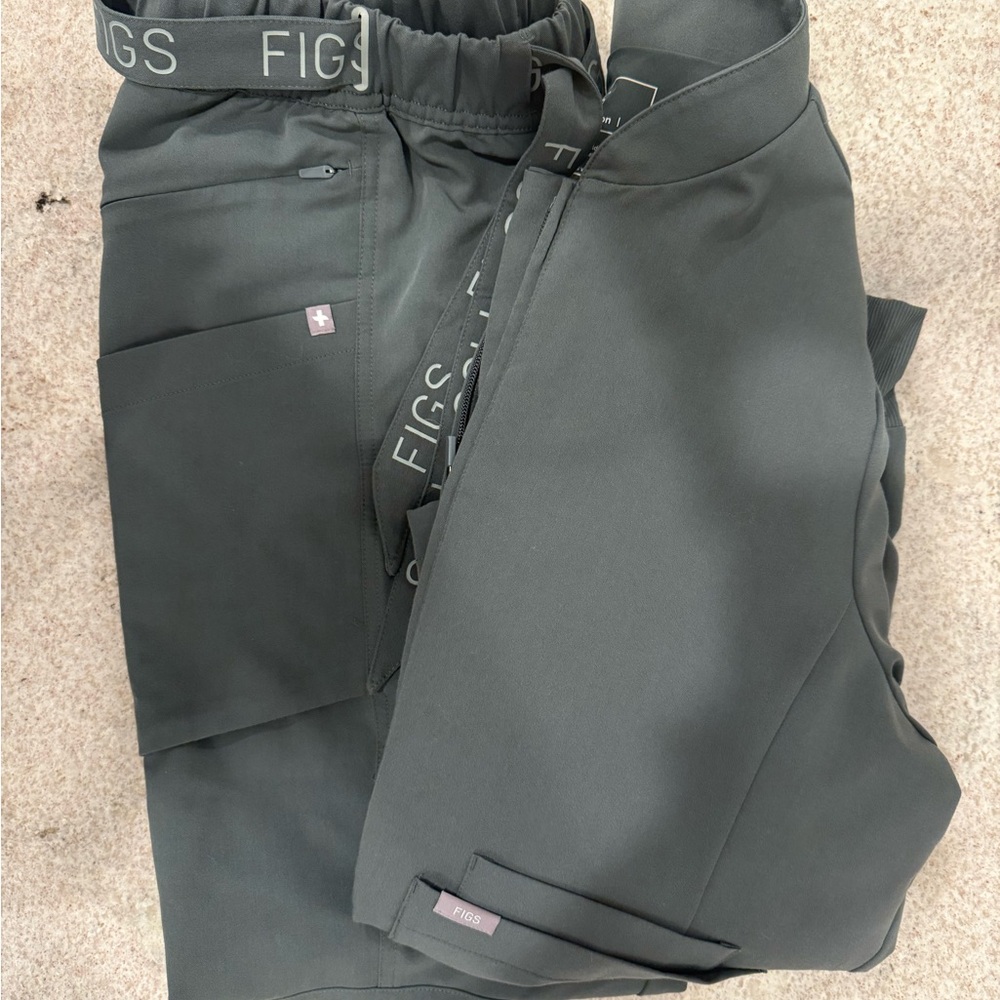 Figs scrub pants & jacket in color bonsai